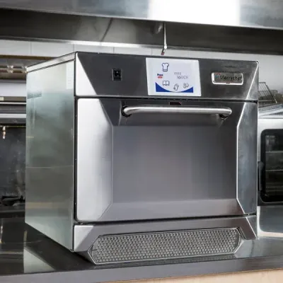 Horno de alta velocidad Eikon E4s. Aire forzado, microondas y calor por convección, para mayores producciones y sin necesidad de