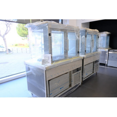 Super-oferta!Vitrina cúbica de tres niveles con cuba refrigerada, ideal BUFFETS y autoservicio (Tenemos 3 uds en el almacen, NUE