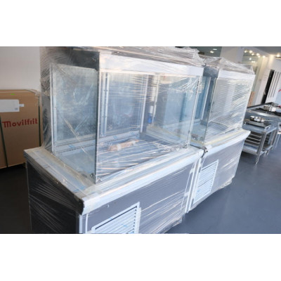 Super-oferta!Vitrina cúbica de tres niveles con cuba refrigerada, ideal BUFFETS y autoservicio (Tenemos 3 uds en el almacen, NUE
